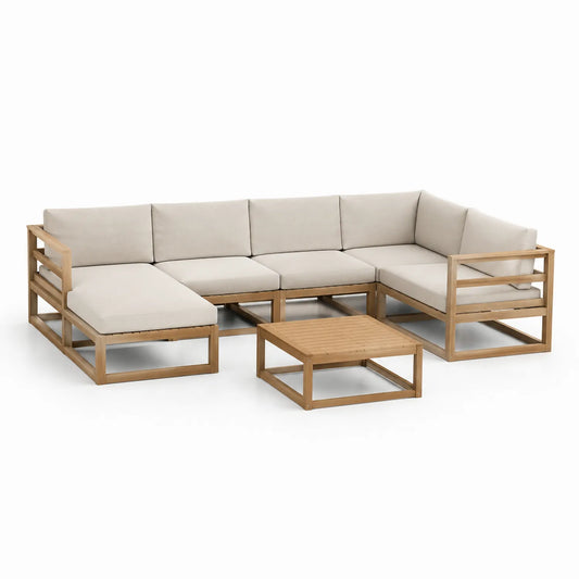 Teakholz Ecksofa mit Couchtisch und cremefarbenen Kissen
